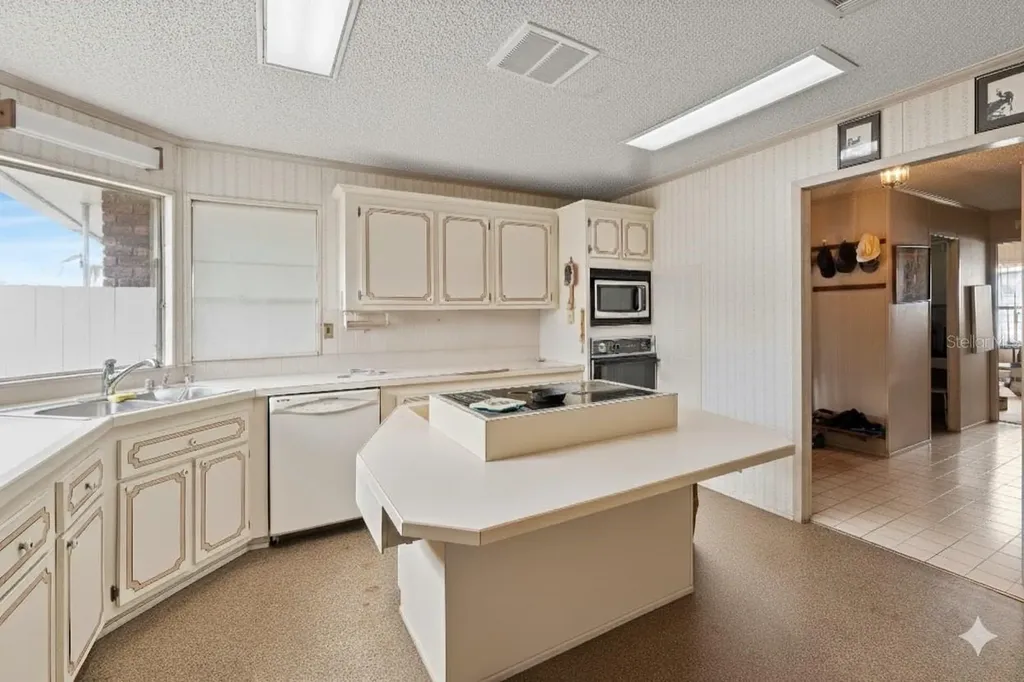 2673 Cayman Circle Zellwood FL 32798