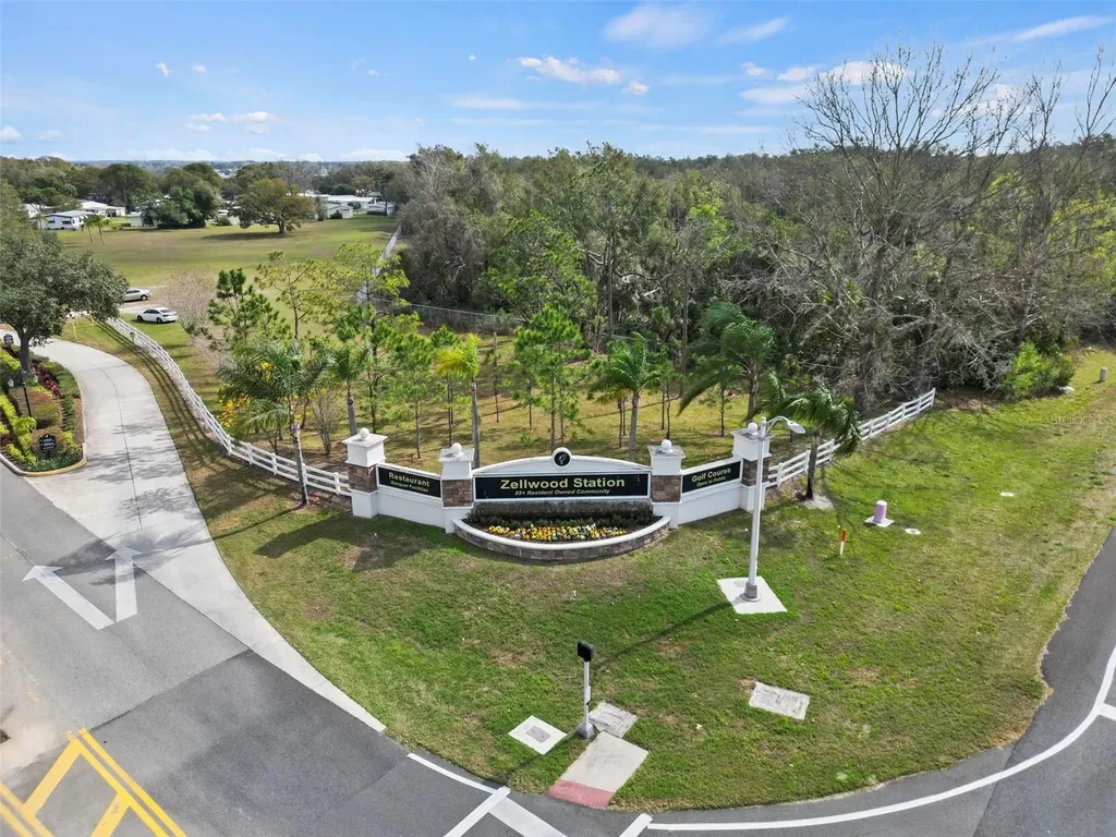 2673 Cayman Circle Zellwood FL 32798