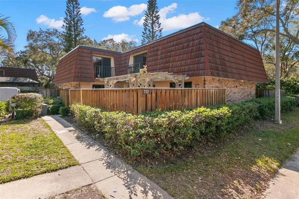 712 1st Court Palm Harbor FL 34684