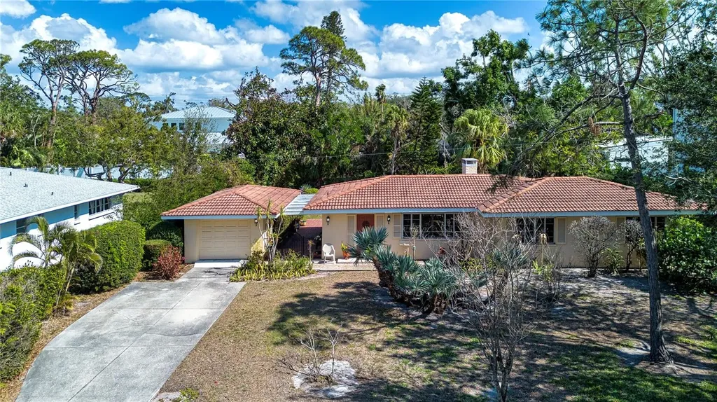 1555 Flower Drive Sarasota FL 34239