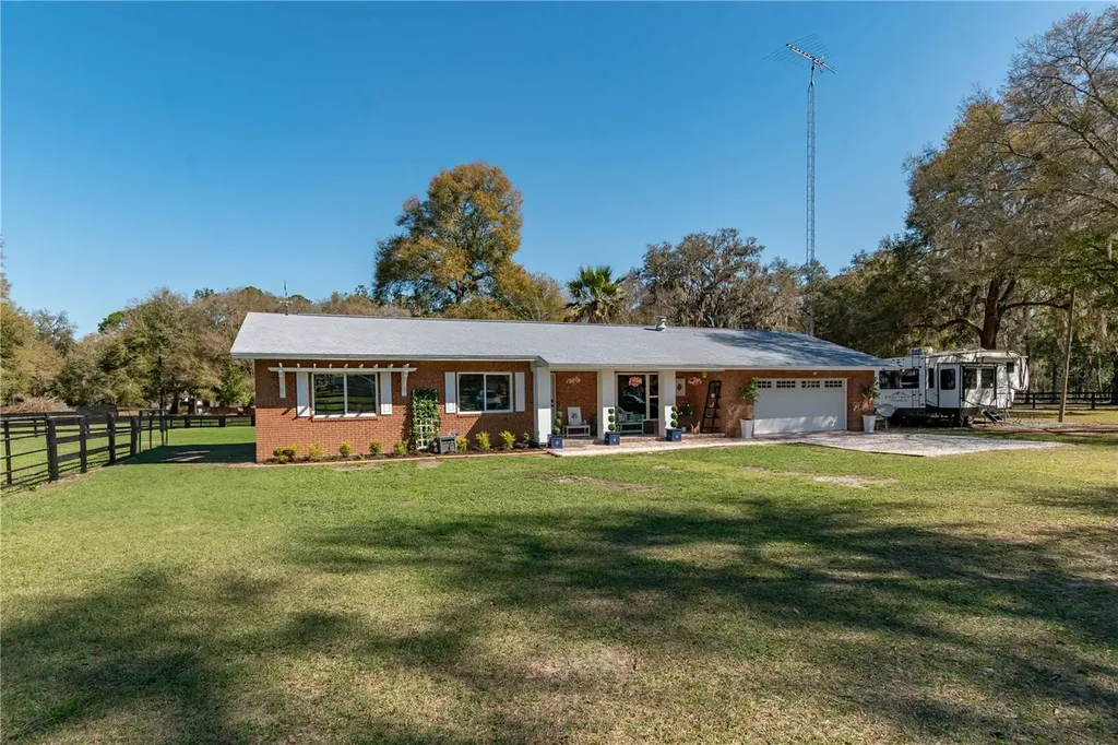 1631 NE 165th Street Citra FL 32113