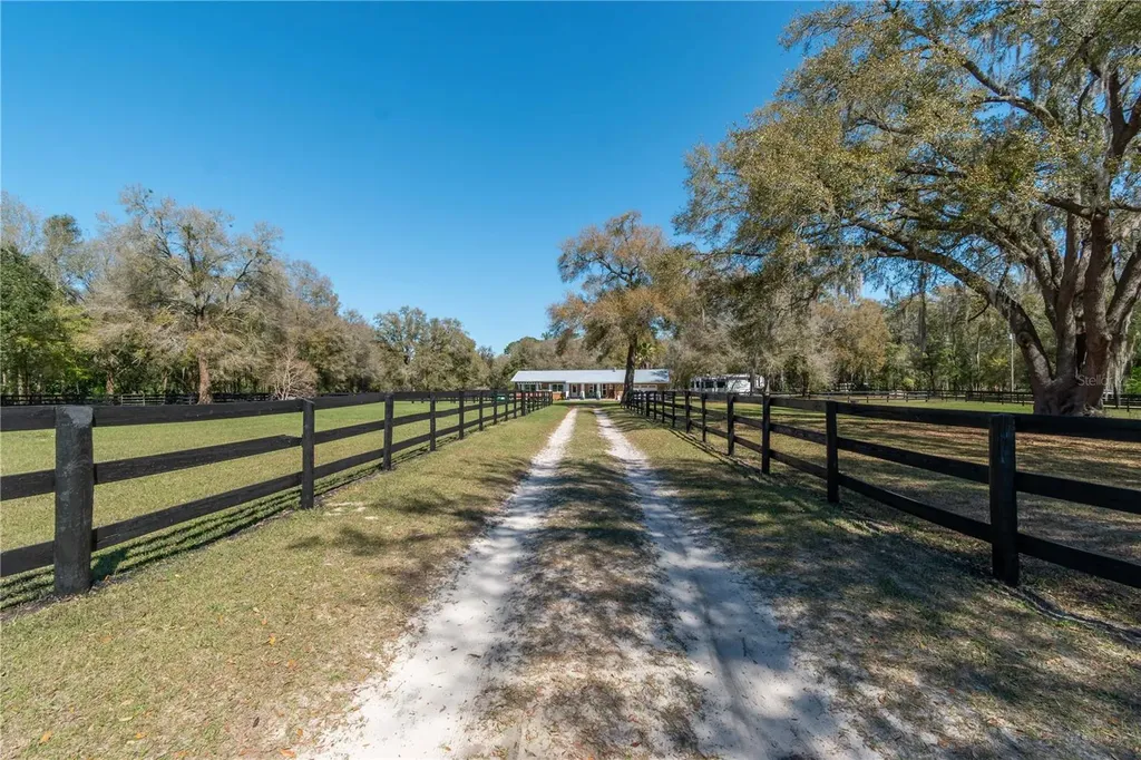 1631 NE 165th Street Citra FL 32113