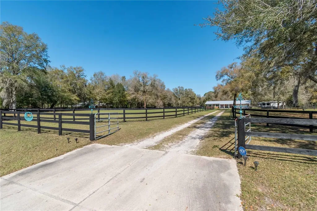 1631 NE 165th Street Citra FL 32113