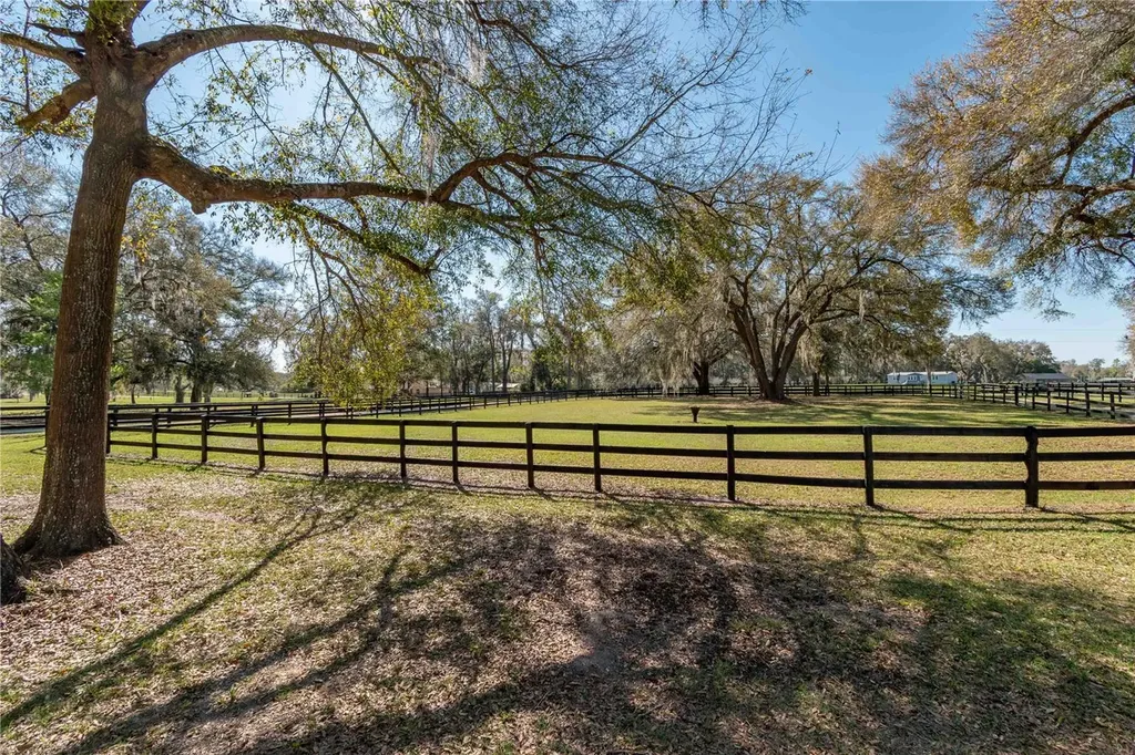 1631 NE 165th Street Citra FL 32113