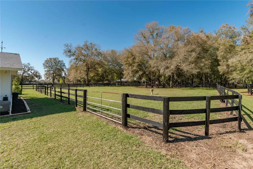1631 NE 165th Street Citra FL 32113