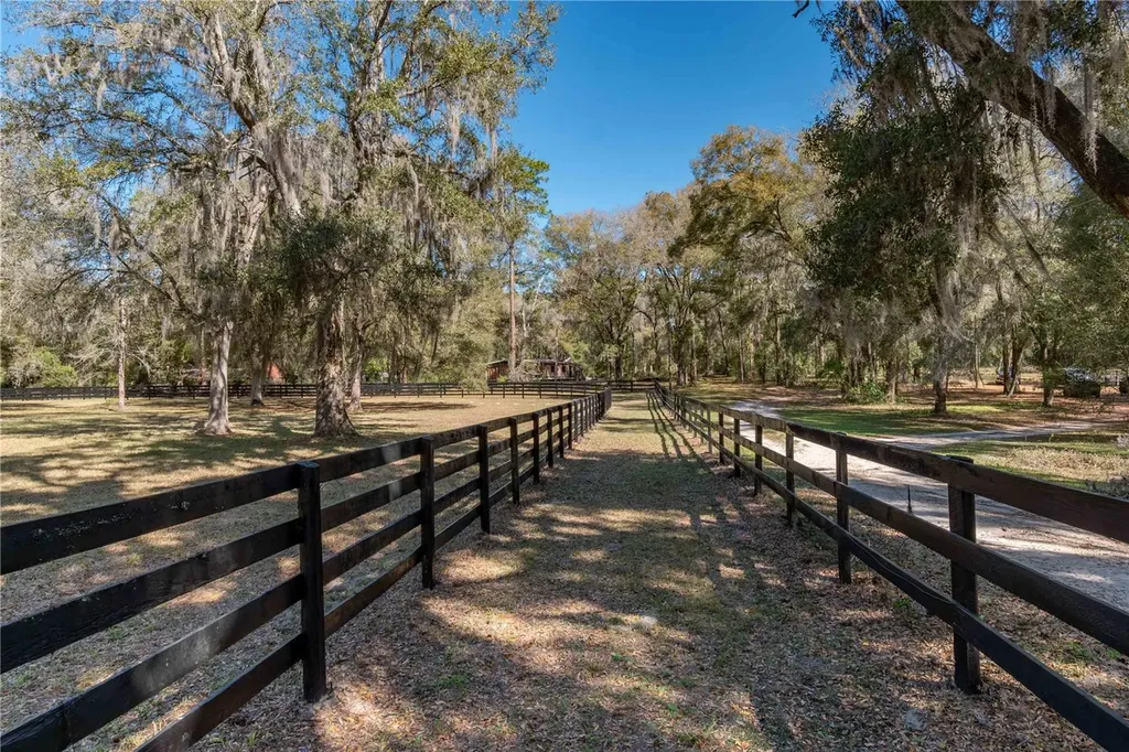 1631 NE 165th Street Citra FL 32113