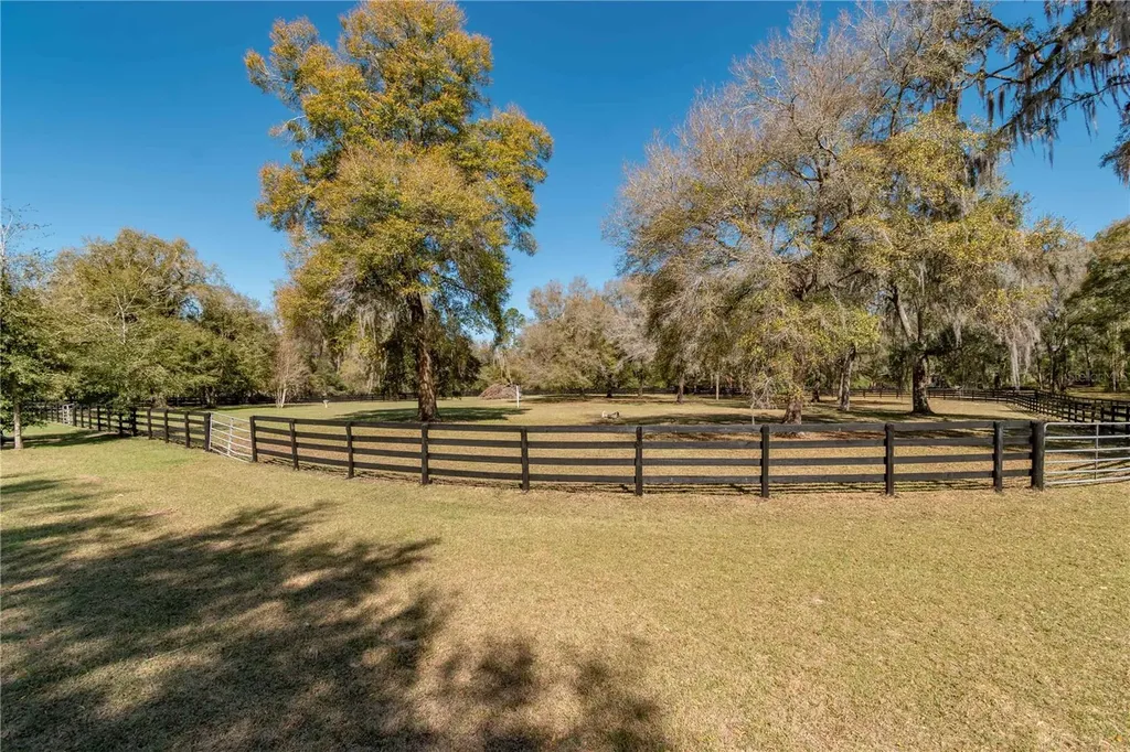 1631 NE 165th Street Citra FL 32113