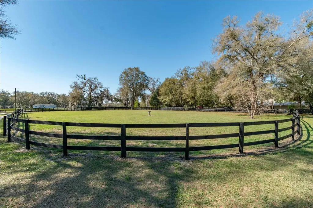 1631 NE 165th Street Citra FL 32113