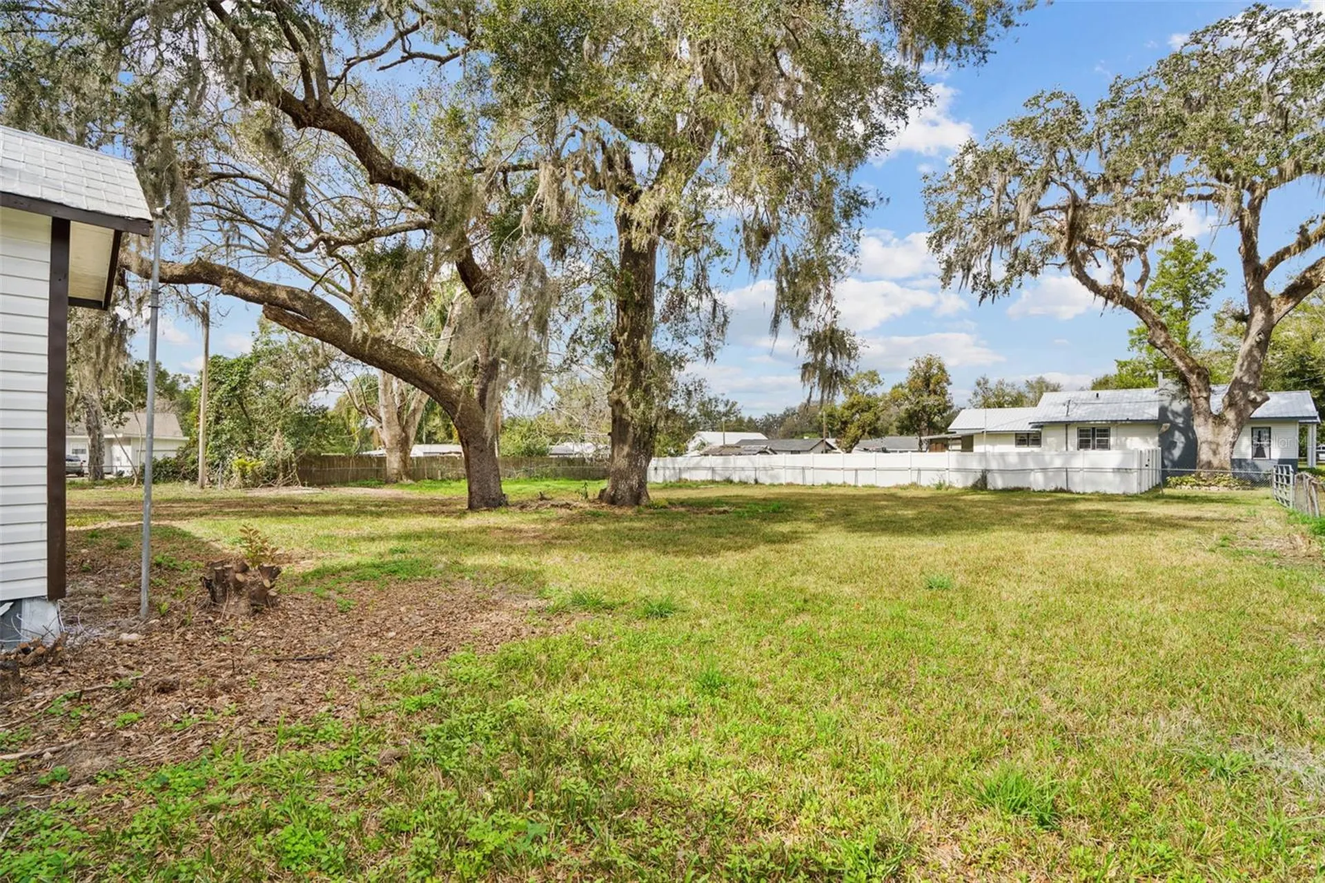 14329 14th Street Dade City FL 33523