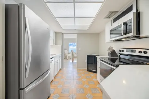 800 Benjamin Franklin Drive Sarasota FL 34236
