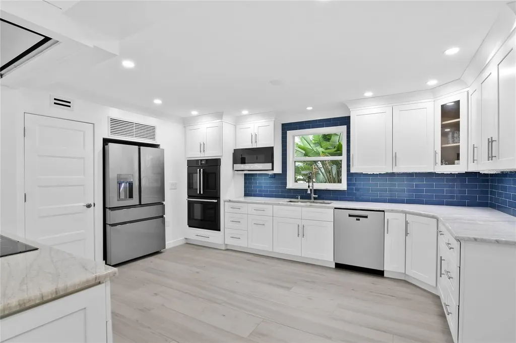 619 Buttonwood Drive Longboat Key FL 34228