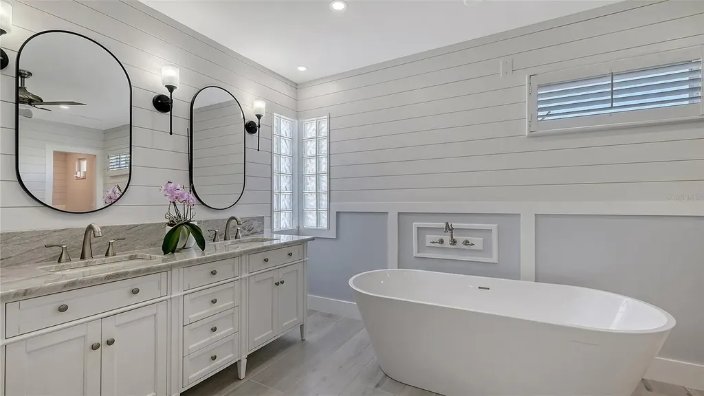 619 Buttonwood Drive Longboat Key FL 34228