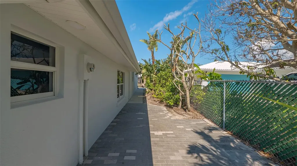 619 Buttonwood Drive Longboat Key FL 34228