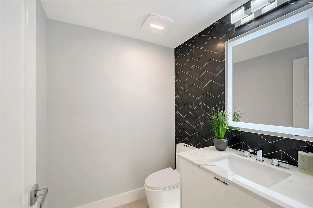 650 Golden Gate Point Sarasota FL 34236