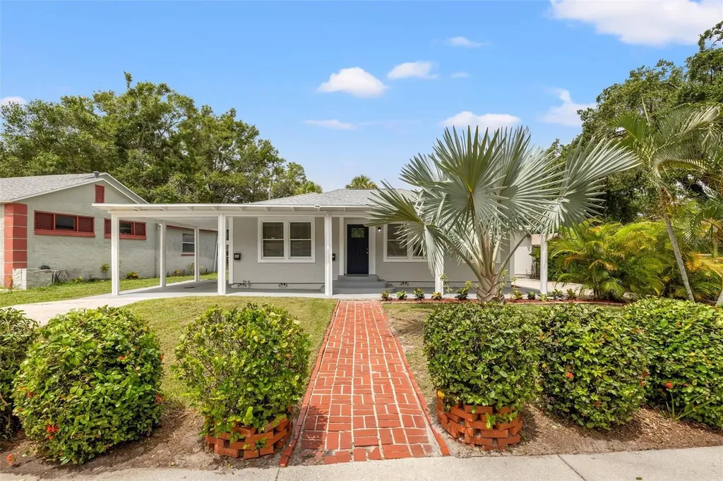 2835 Valencia Way S St Petersburg FL 33705