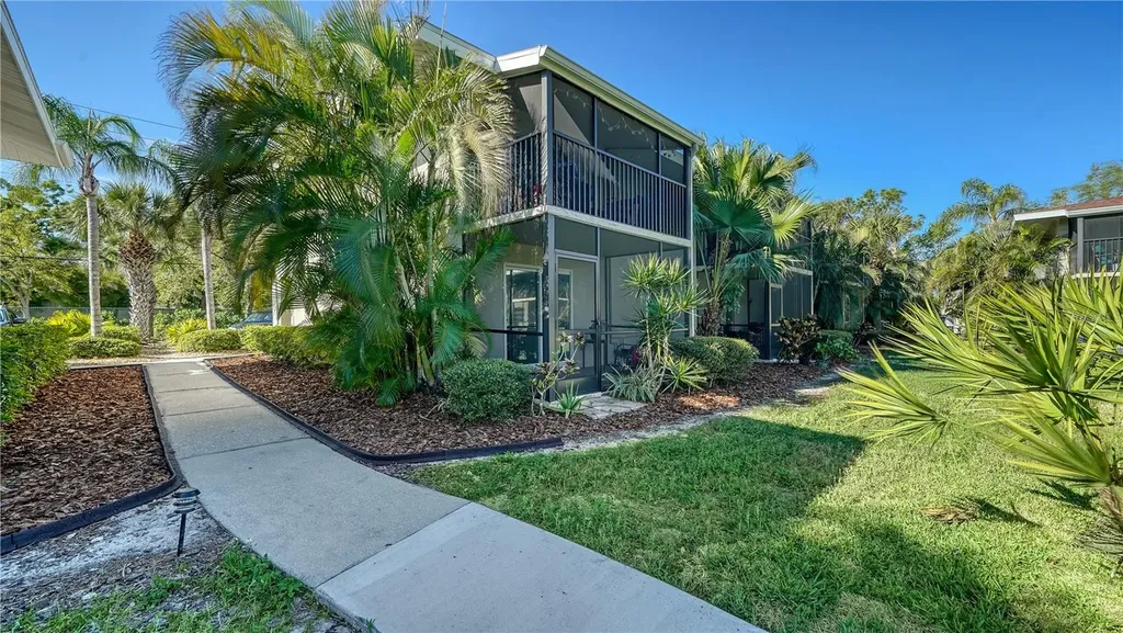966 La Costa Circle Sarasota FL 34237