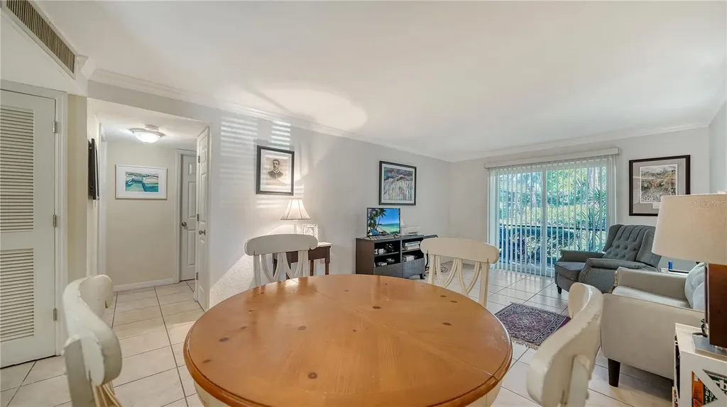 966 La Costa Circle Sarasota FL 34237