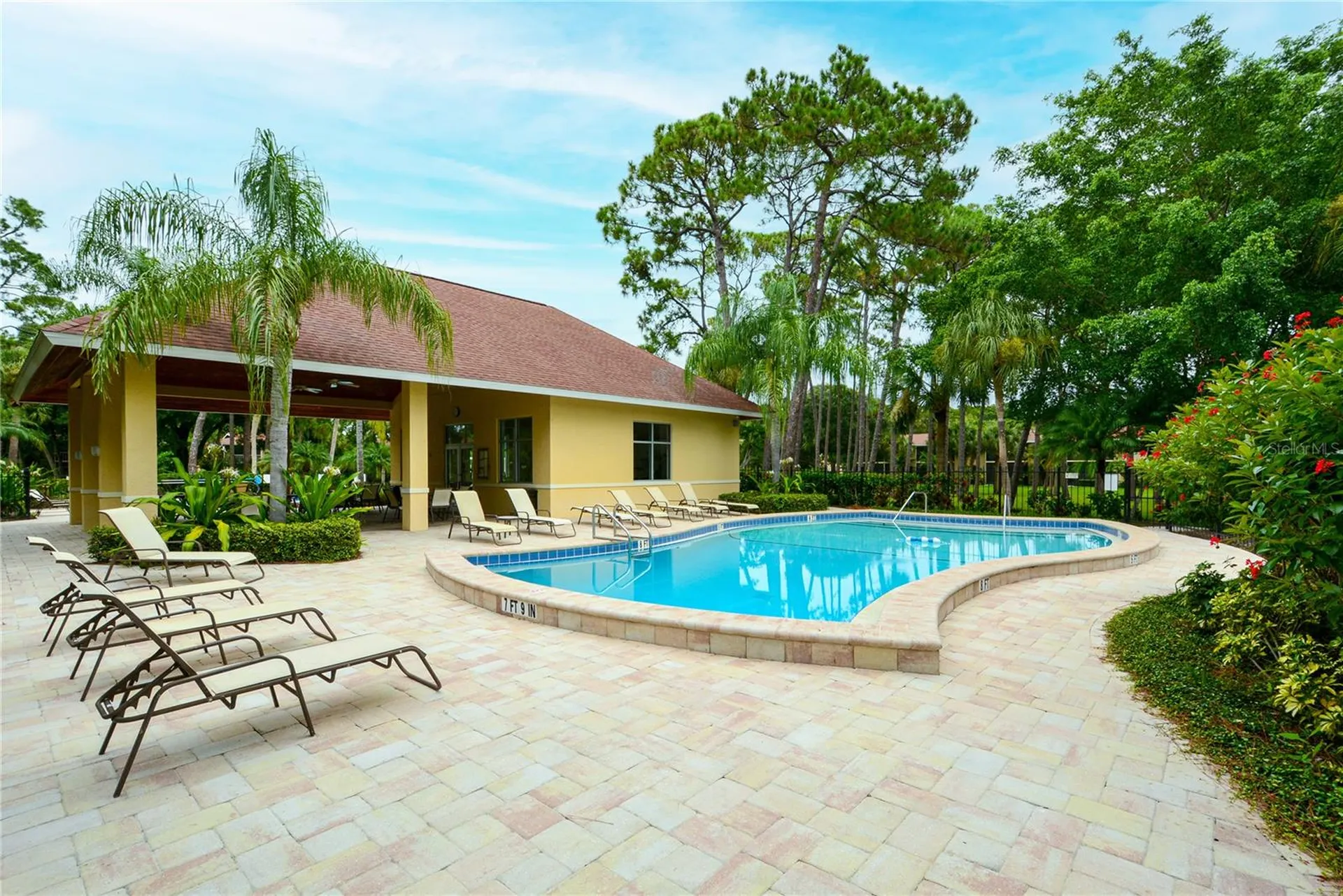 966 La Costa Circle Sarasota FL 34237