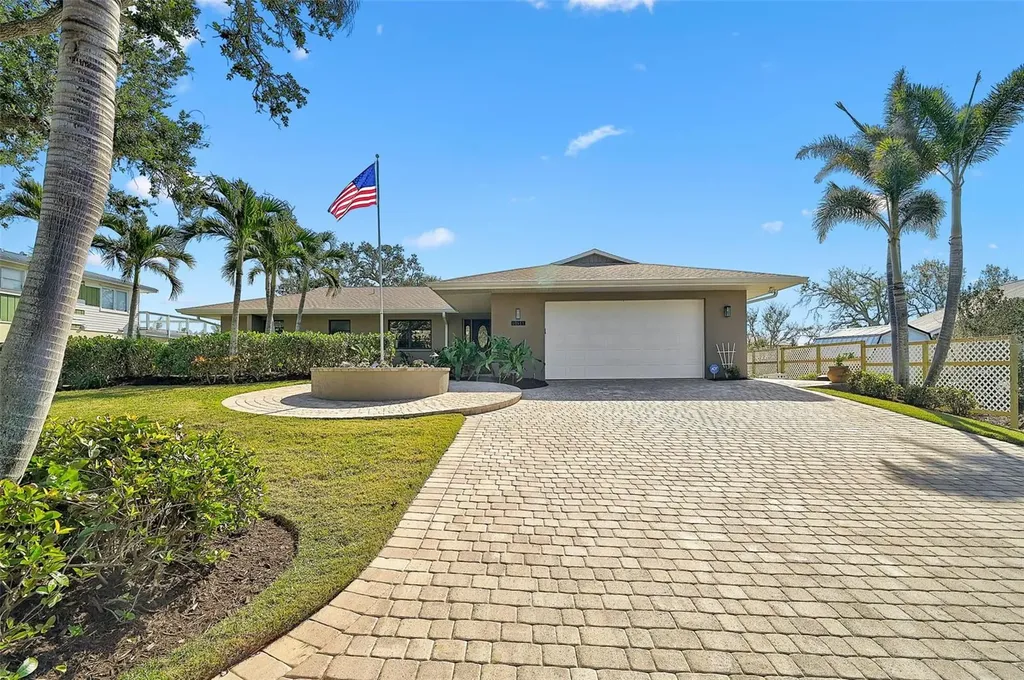 641 Bayshore Road Nokomis FL 34275