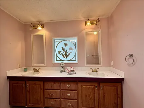 222 N Saint George Circle Apollo Beach FL 33572
