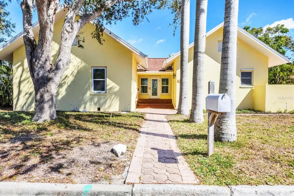 1025 Pomelo Avenue Sarasota FL 34236