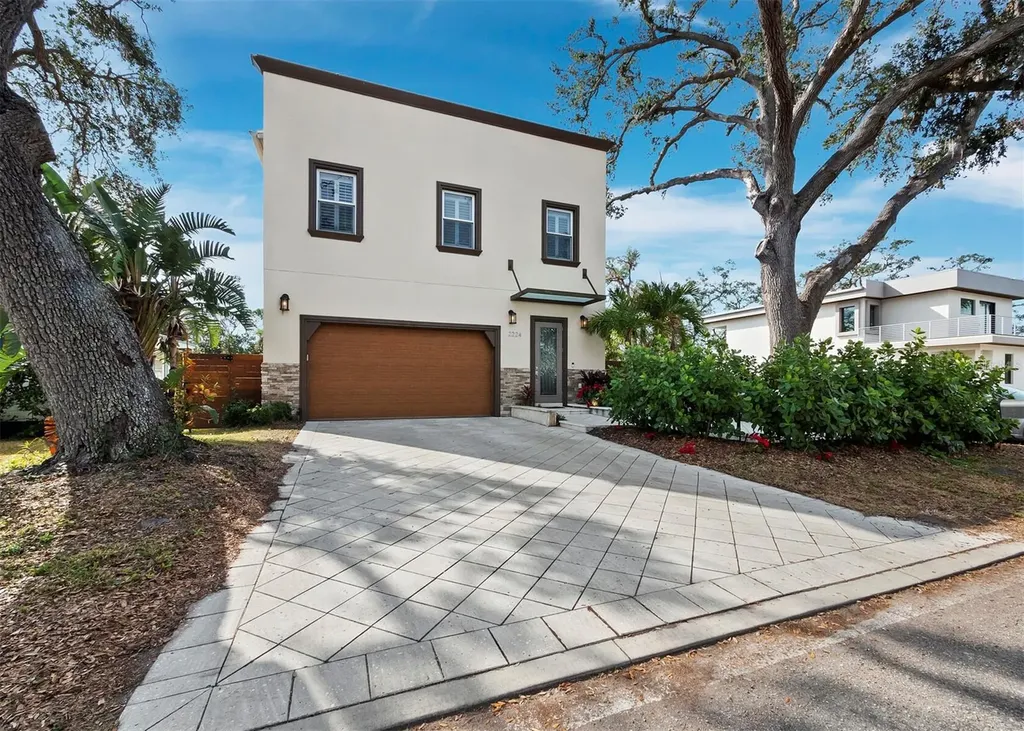 2224 Tami Sola Street Sarasota FL 34237