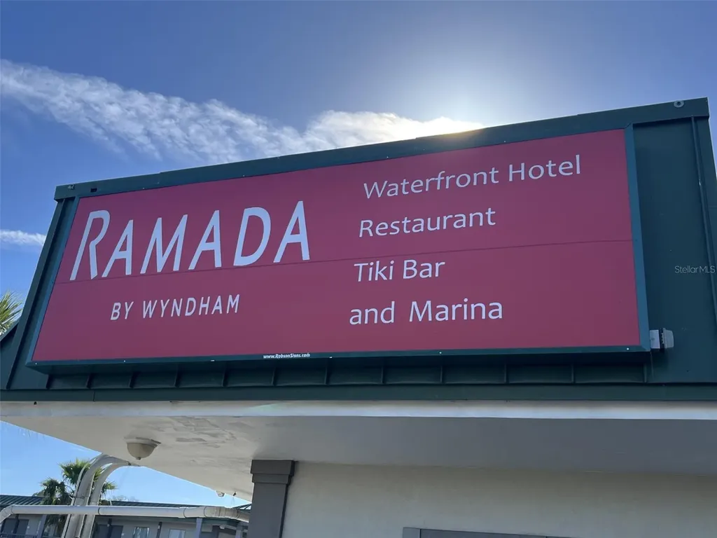 7150 N Tamiami Trail Sarasota FL 34243