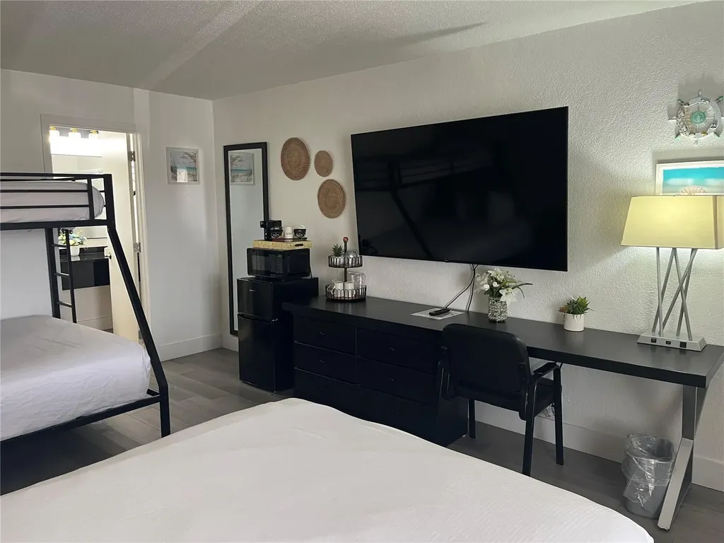 7150 N Tamiami Trail Sarasota FL 34243