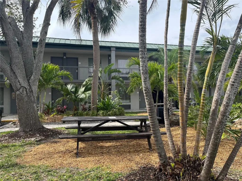 7150 N Tamiami Trail Sarasota FL 34243