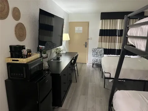 7150 N Tamiami Trail Sarasota FL 34243