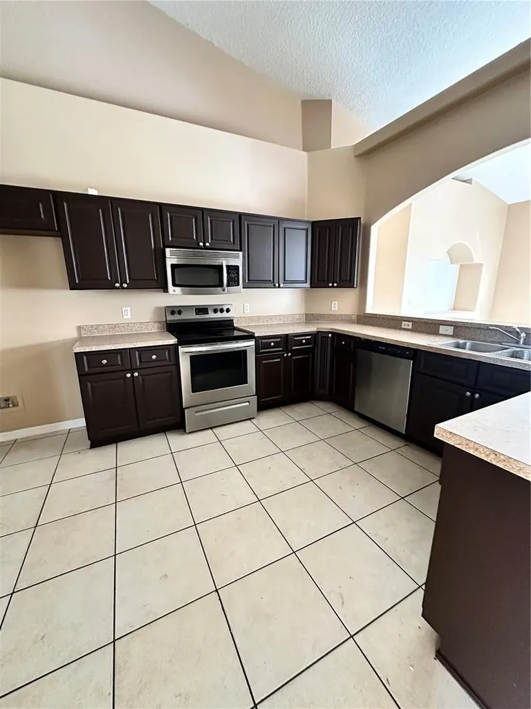 975 Gascony Court Kissimmee FL 34759