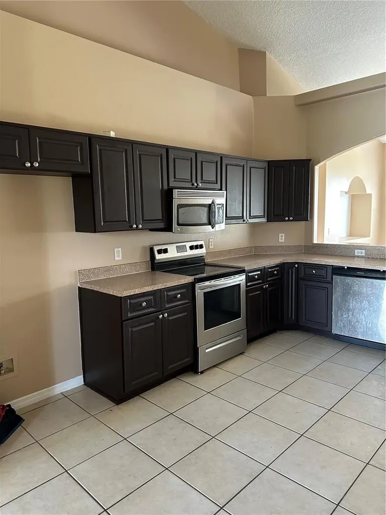 975 Gascony Court Kissimmee FL 34759