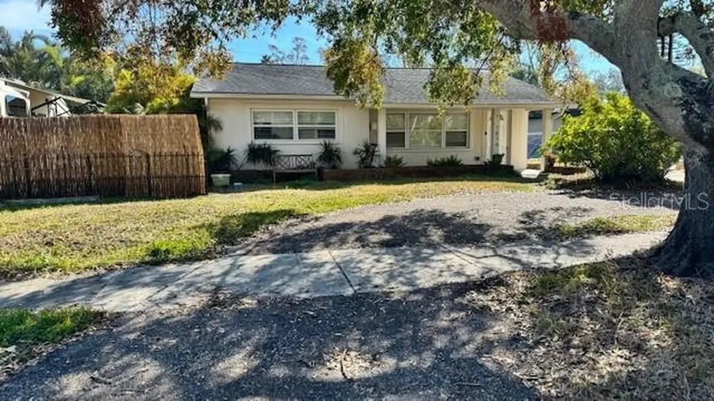 1874 Oregon Avenue NE St Petersburg FL 33703