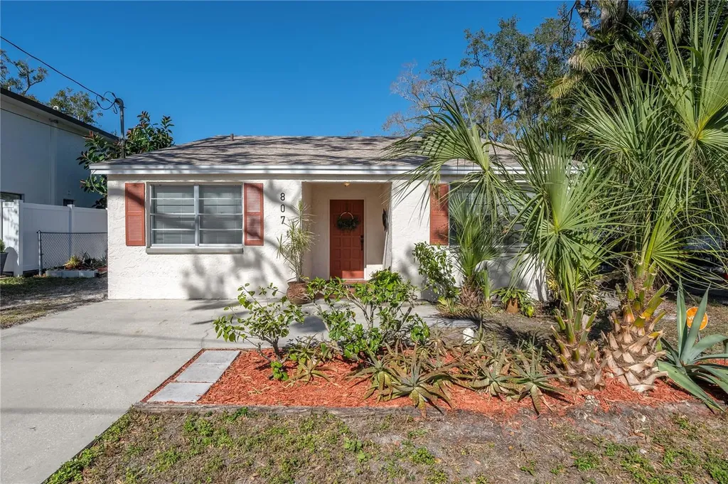 807 W Minnehaha Street Tampa FL 33604