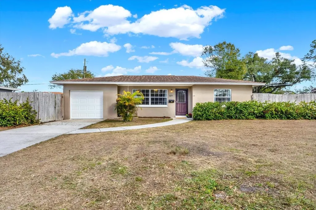 7095 17th Way N St Petersburg FL 33702