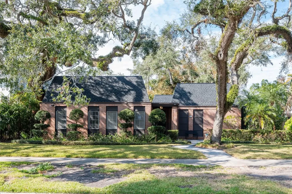807 Grove Park Avenue Tampa FL 33609