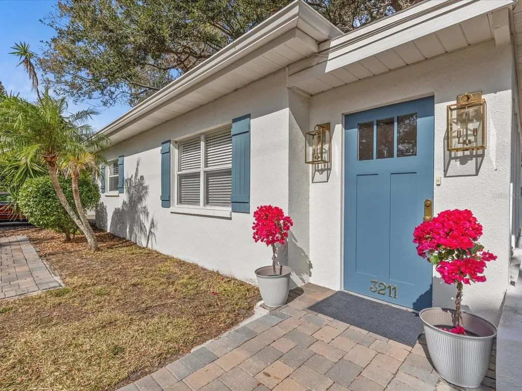 3211 W Oakellar Avenue Tampa FL 33611