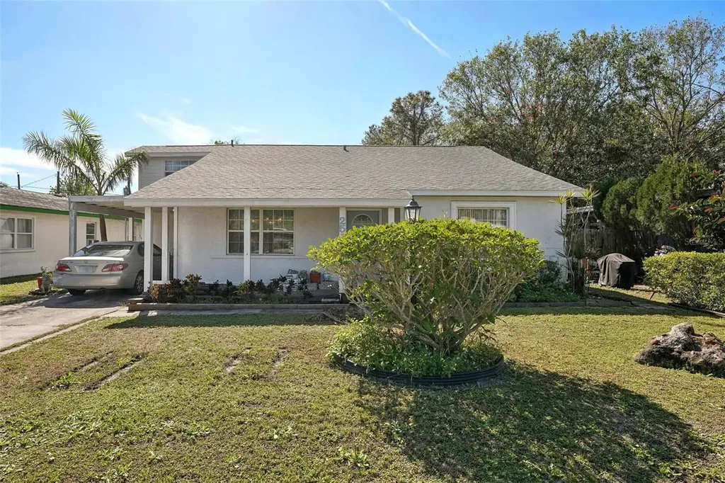 2519 17th Avenue W Bradenton FL 34205
