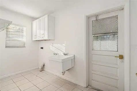 3213 W Grove Street Tampa FL 33614