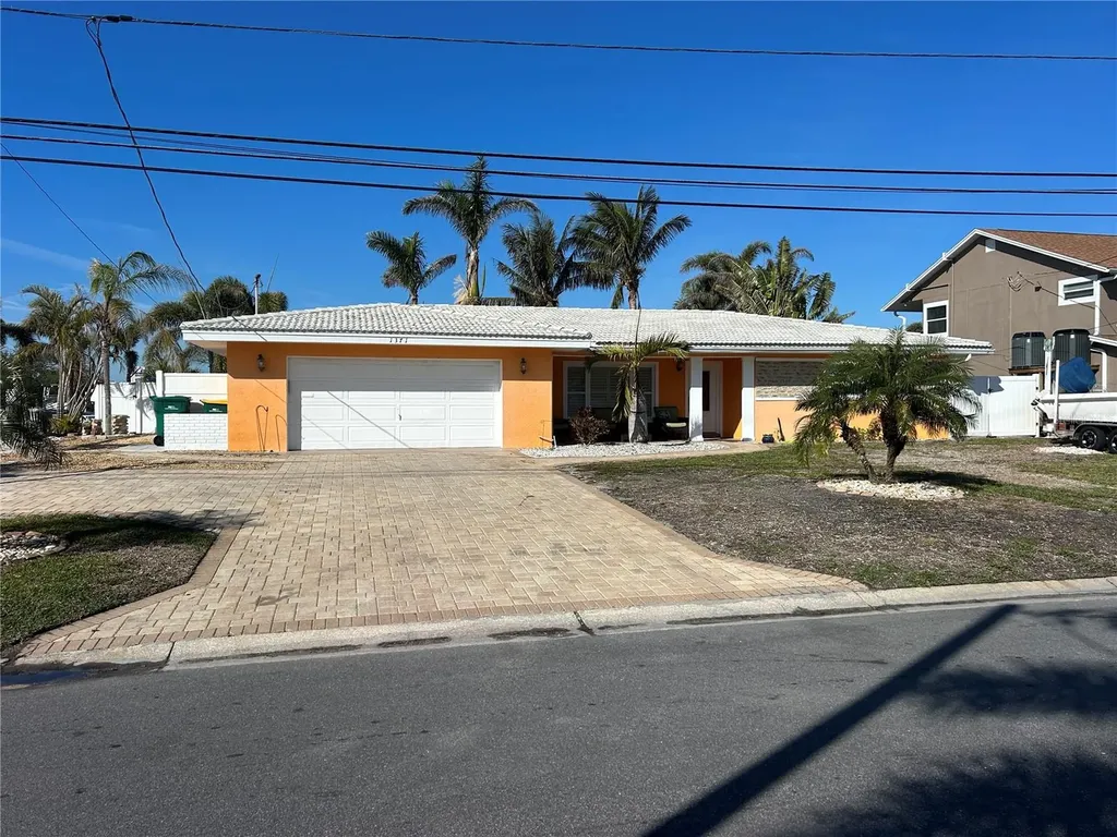 1371 Sea Gull Drive S St Petersburg FL 33707
