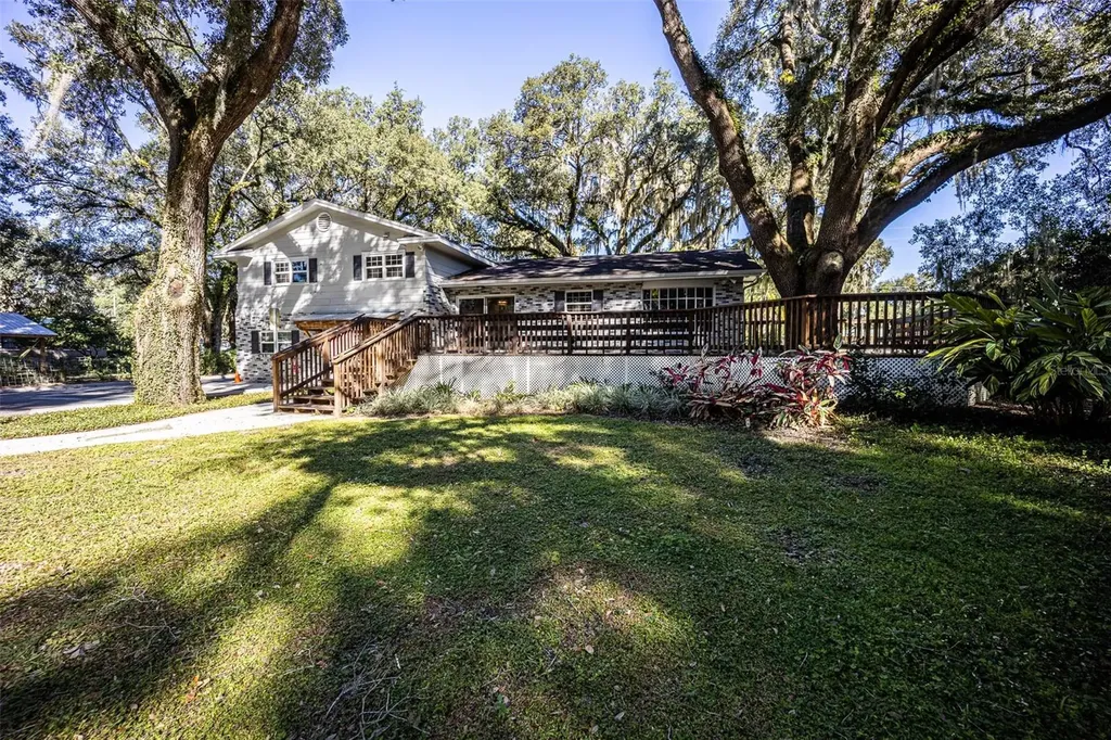 900 Cleveland Avenue Wildwood FL 34785