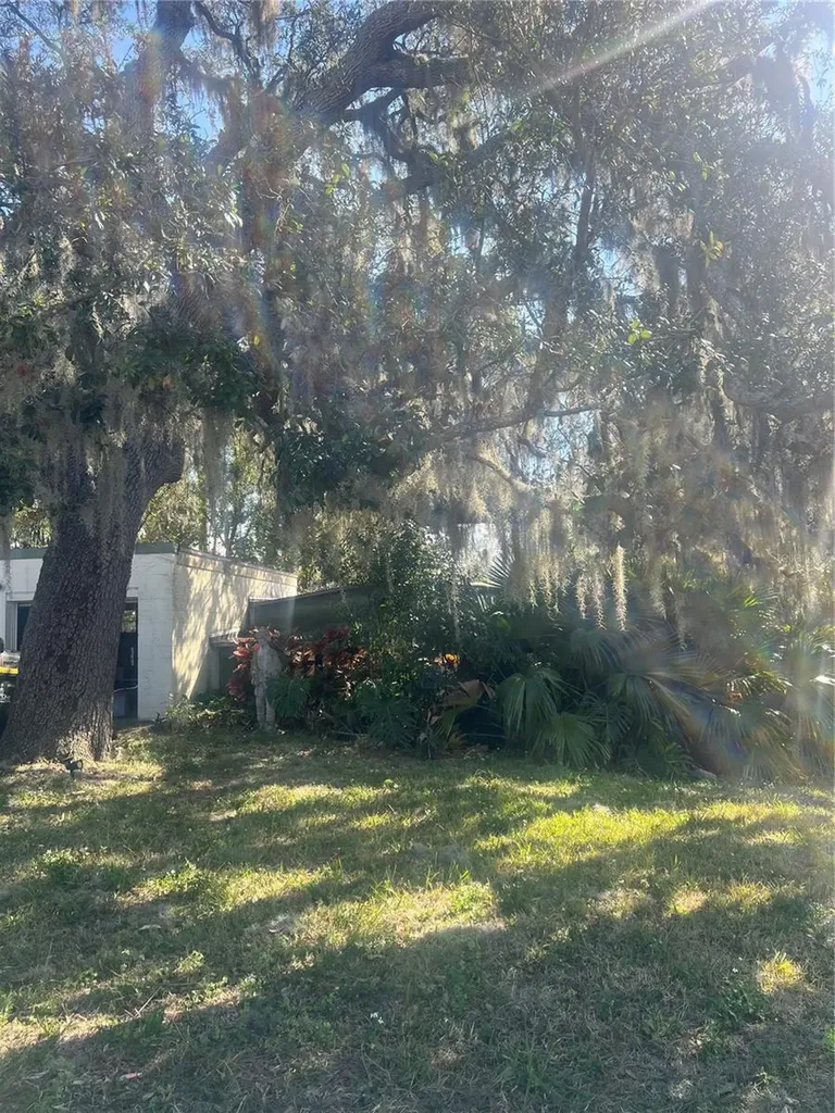 693 Chestnut Street Clermont FL 34711