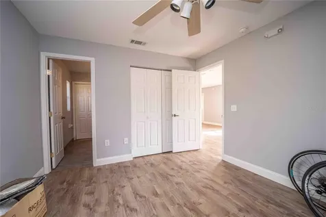 6876 E State Road 44 Wildwood FL 34785