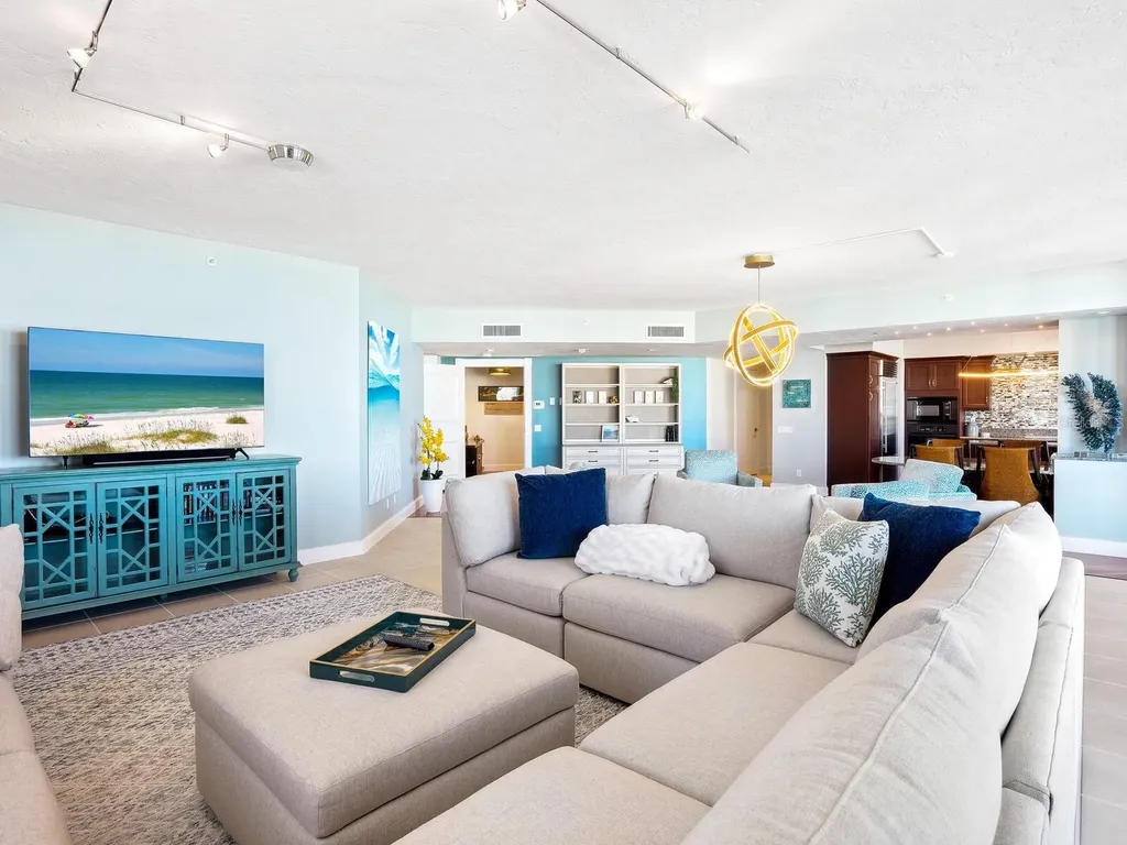 1281 Gulf Of Mexico Drive Longboat Key FL 34228