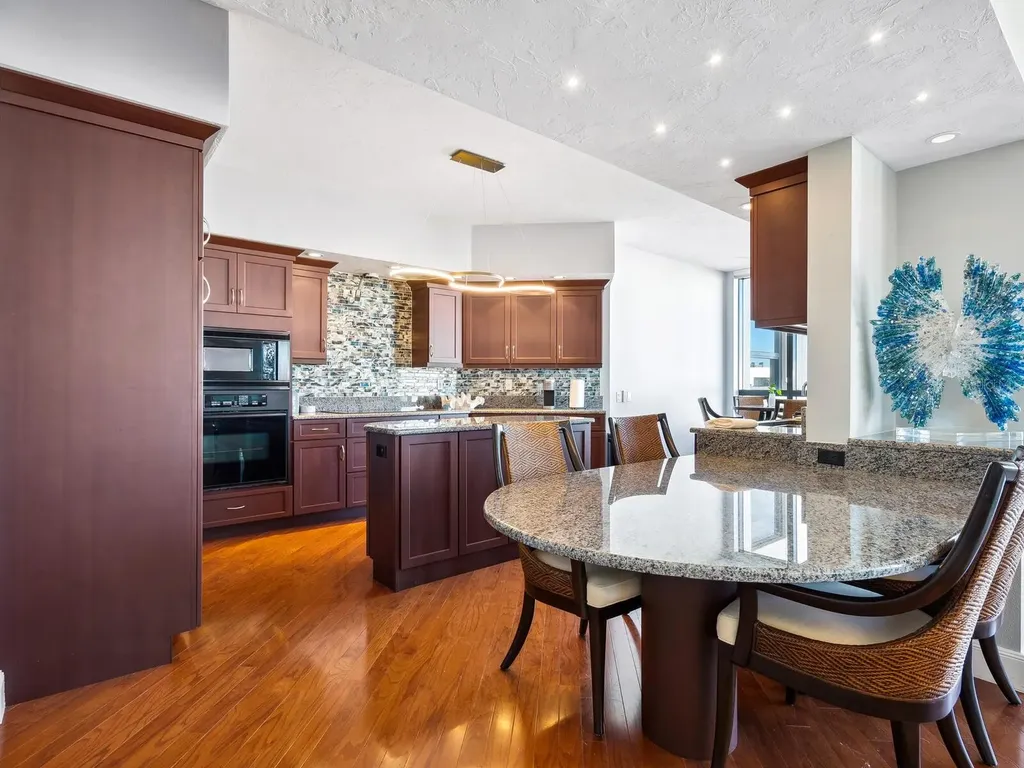 1281 Gulf Of Mexico Drive Longboat Key FL 34228