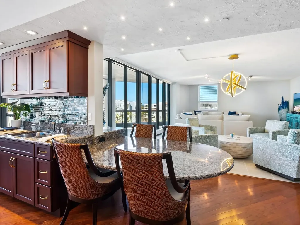 1281 Gulf Of Mexico Drive Longboat Key FL 34228