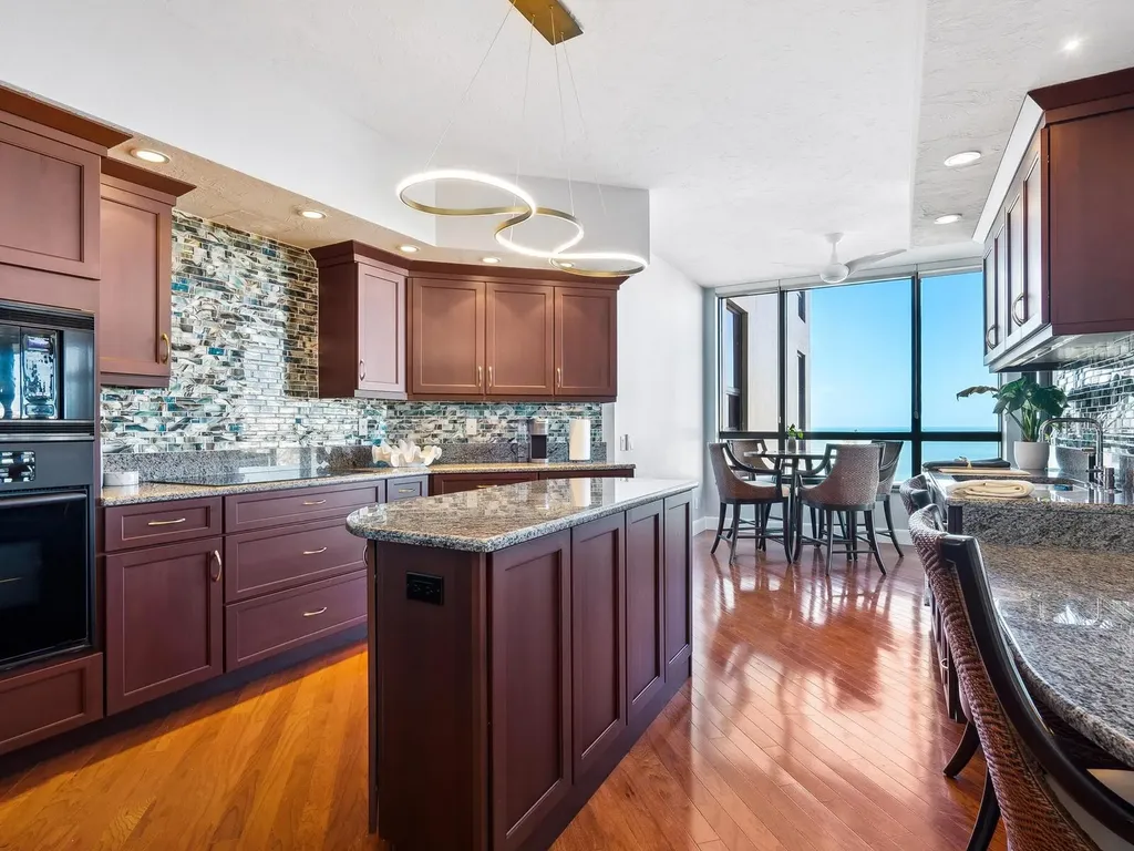 1281 Gulf Of Mexico Drive Longboat Key FL 34228