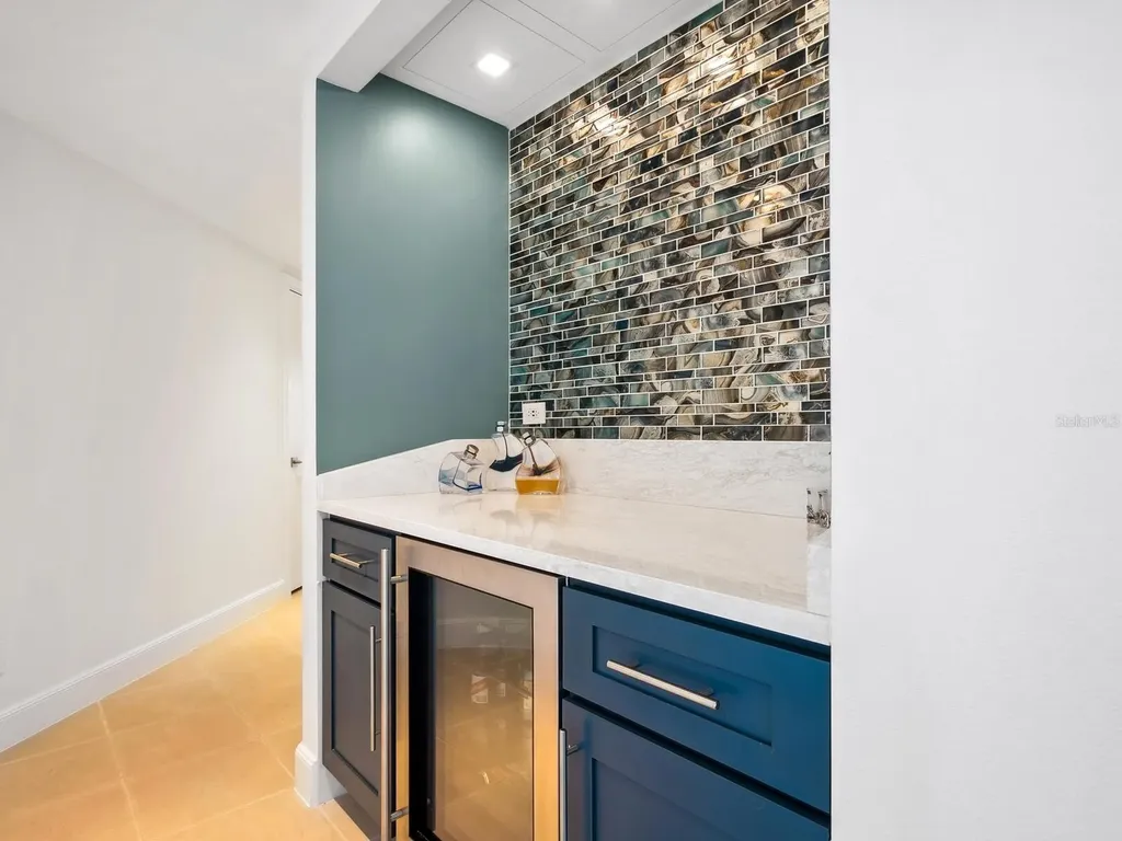 1281 Gulf Of Mexico Drive Longboat Key FL 34228