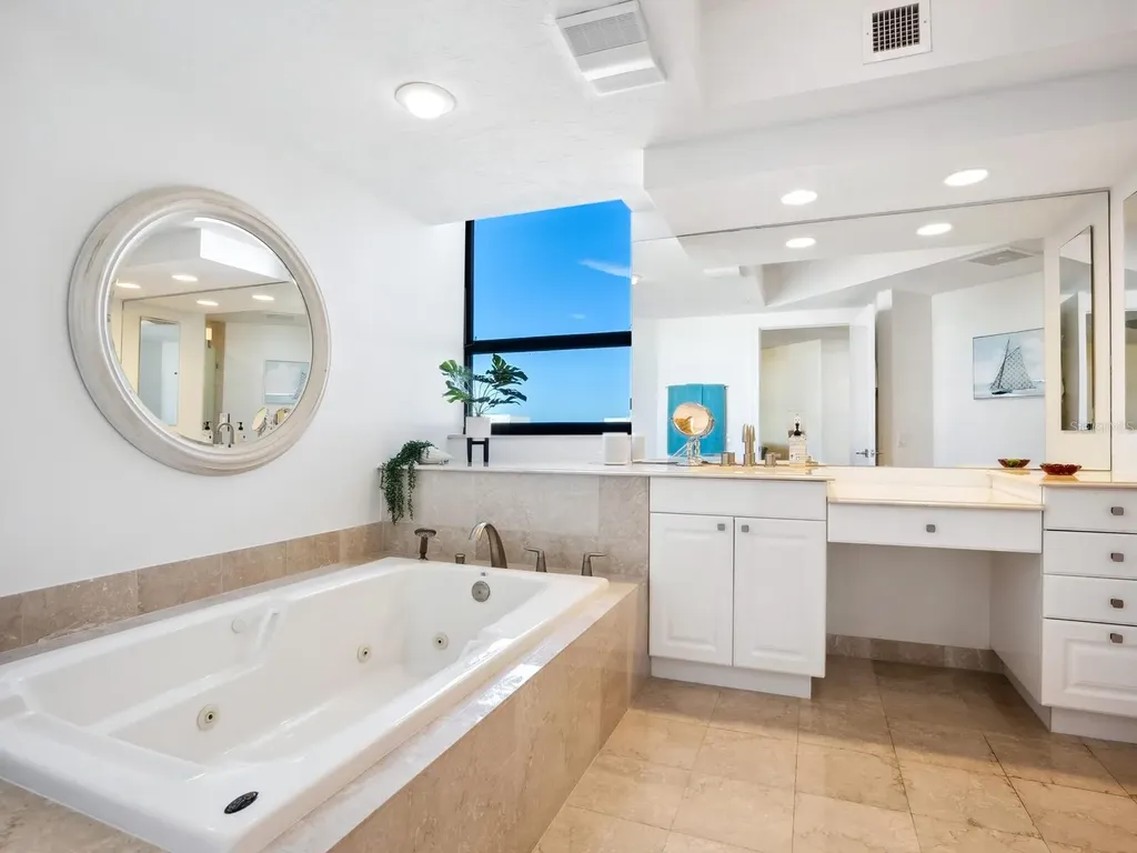 1281 Gulf Of Mexico Drive Longboat Key FL 34228