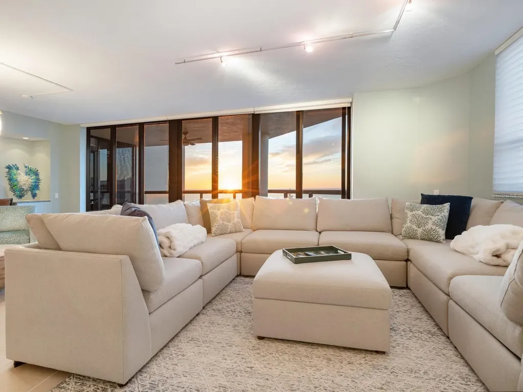 1281 Gulf Of Mexico Drive Longboat Key FL 34228